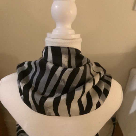 Talbots Rectangular Zebra Stripe Scarf - Picture 6 of 8